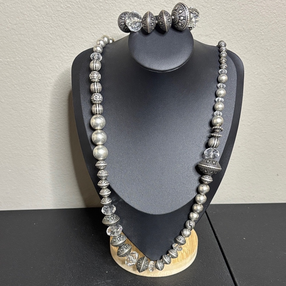 Chico’s Chunky Silver Tone Beaded Long Necklace & Stretch Bracelet Set Jewelry